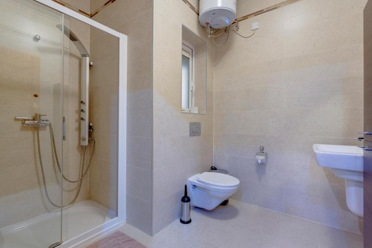 Luxury Apt W/ Side Seaviews And Pool, Top Location Sliema Dış mekan fotoğraf