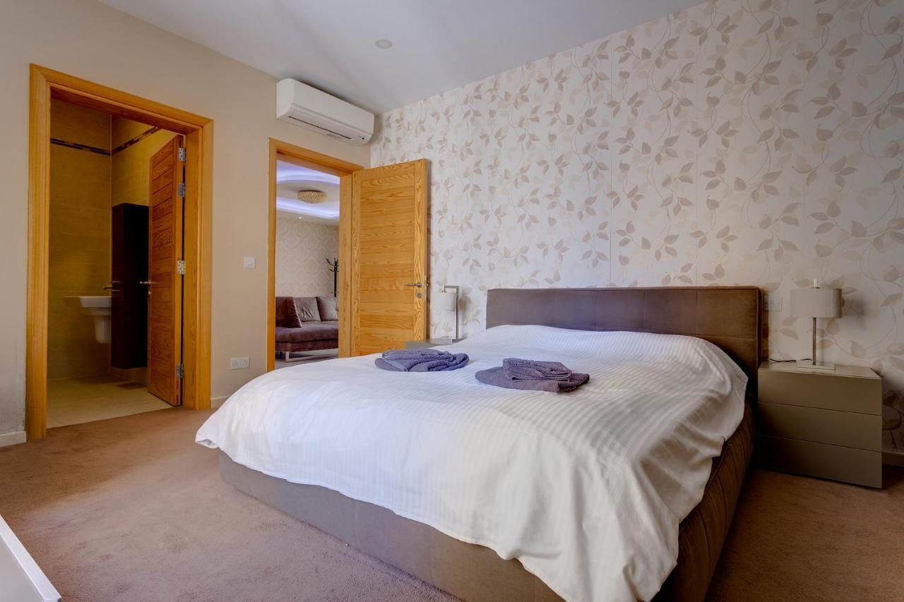Luxury Apt W/ Side Seaviews And Pool, Top Location Sliema Dış mekan fotoğraf